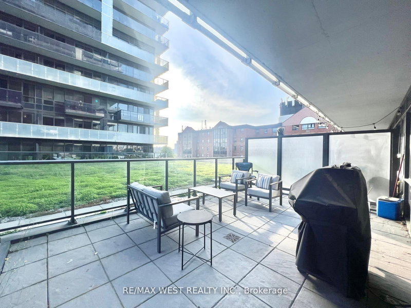 home for lease on 502-1030 King Street W