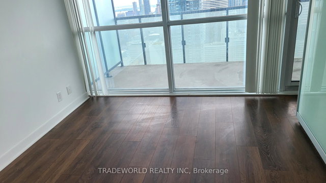 4201 - 15 Grenville Street