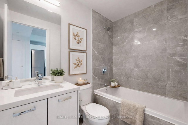 1501 - 284 King Street E