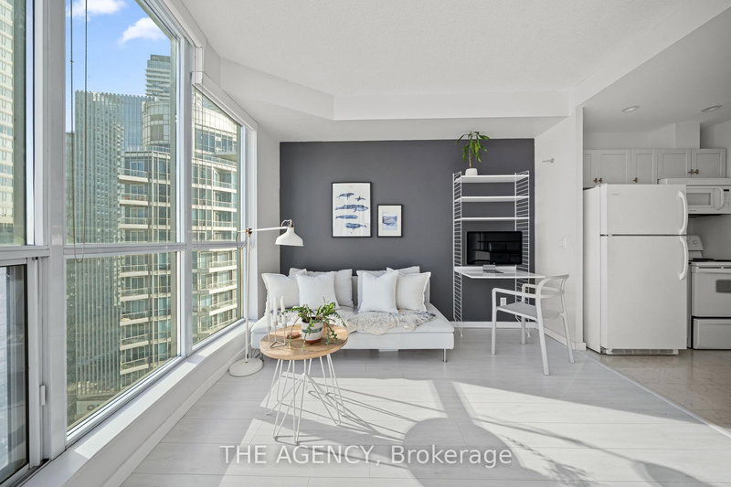 3313 - 208 Queens Quay W, Toronto, M5J 2Y5 | Image 2