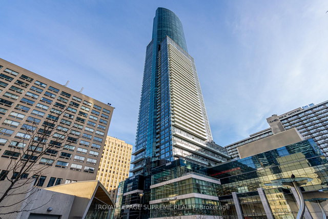 1122 - 386 Yonge Street