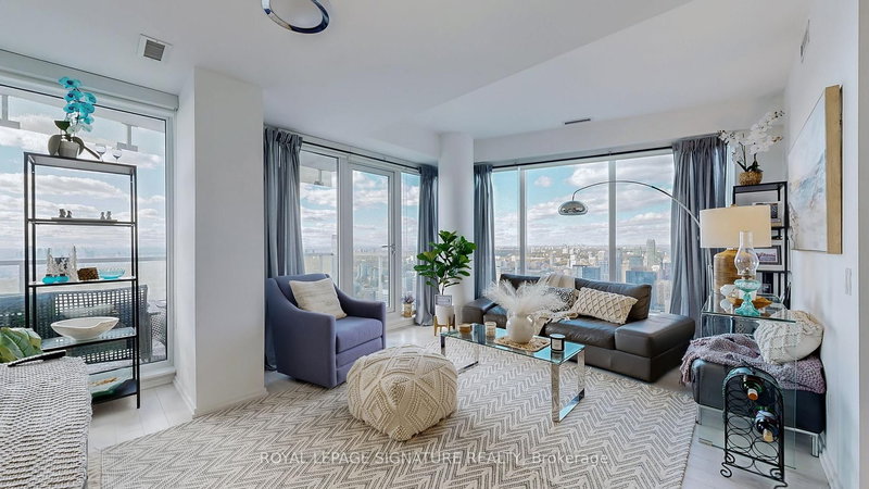 home for lease on 5811-197 Yonge Street