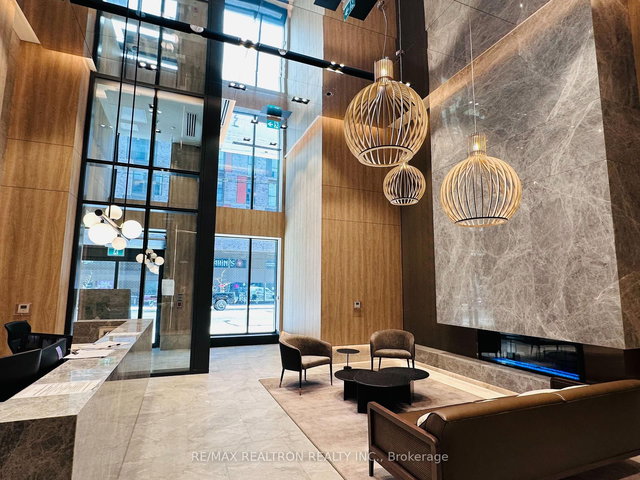 1815 - 252 Church Street