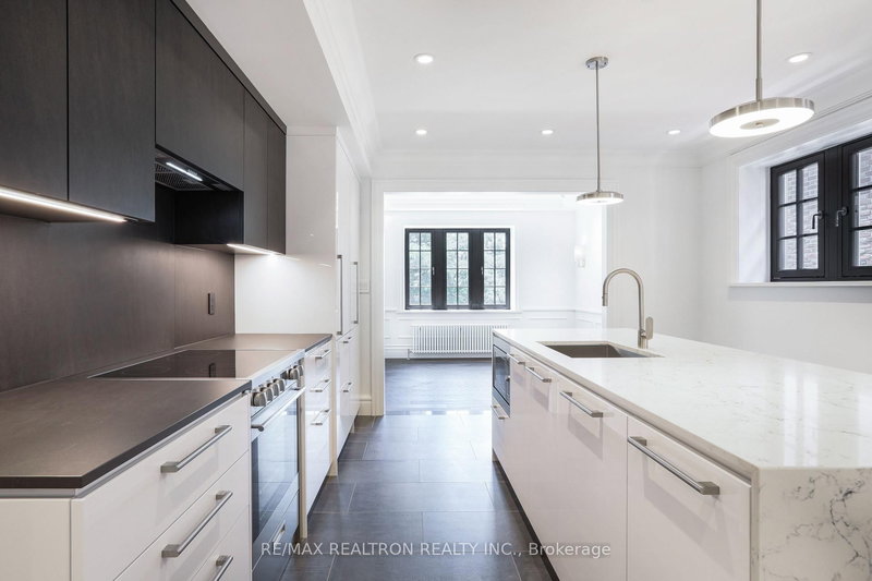 home for lease on 402-2 Clarendon Avenue