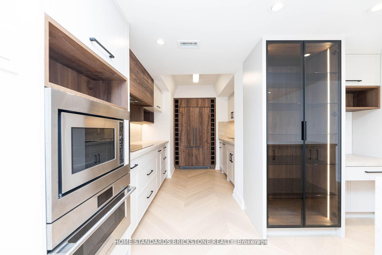 Condo for sale at 805-61 St Clair Avenue, Toronto, Ontario, M4V 2Y8 - Yonge-St. Clair - MLS: C12941054