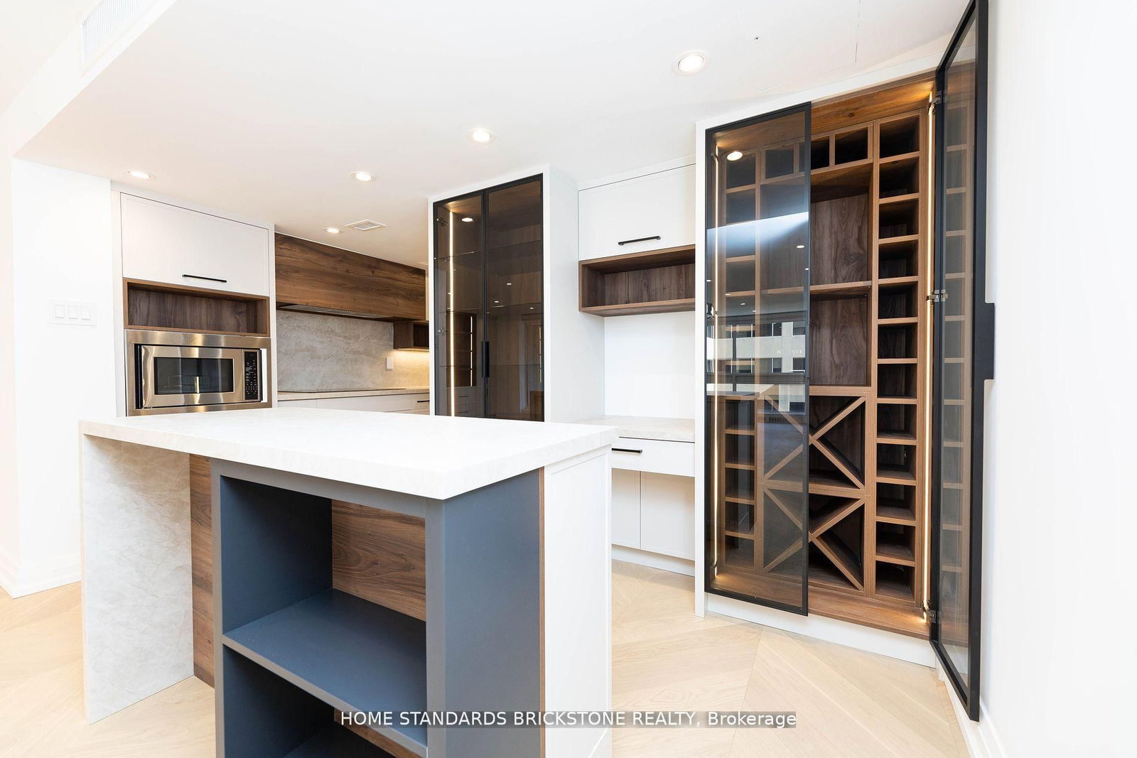 Condo for sale at 805-61 St Clair Avenue, Toronto, Ontario, M4V 2Y8 - Yonge-St. Clair - MLS: C12941054