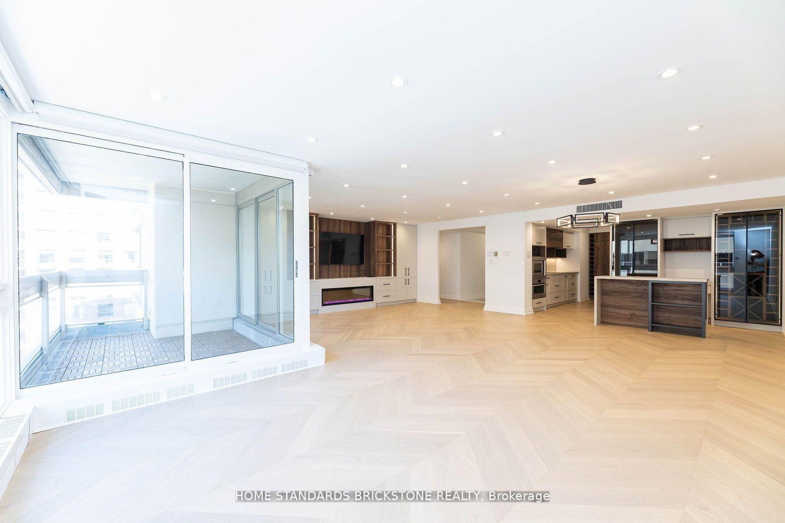 Condo for sale at 805-61 St Clair Avenue, Toronto, Ontario, M4V 2Y8 - Yonge-St. Clair - MLS: C12941054