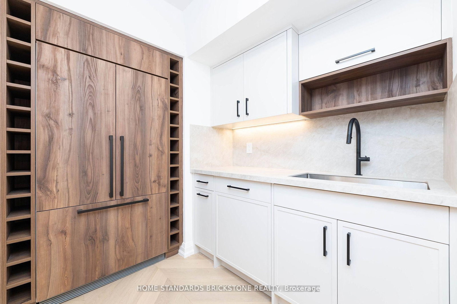 Condo for sale at 805-61 St Clair Avenue, Toronto, Ontario, M4V 2Y8 - Yonge-St. Clair - MLS: C12941054