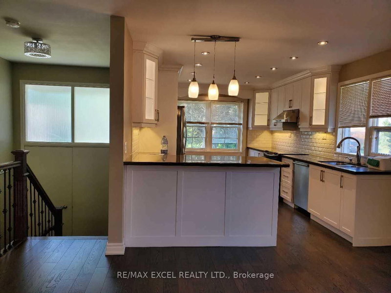 157 Fenn Ave, Toronto, M2P 1X8 | Image 2