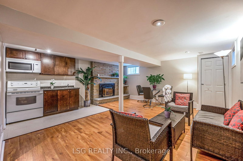 home for lease on Lower-182 Lawrence Avenue W