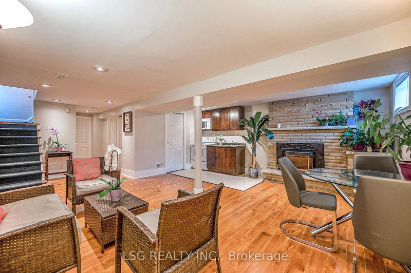 Lower - 182 Lawrence Ave W, Toronto, M5M 1A8 | Image 2