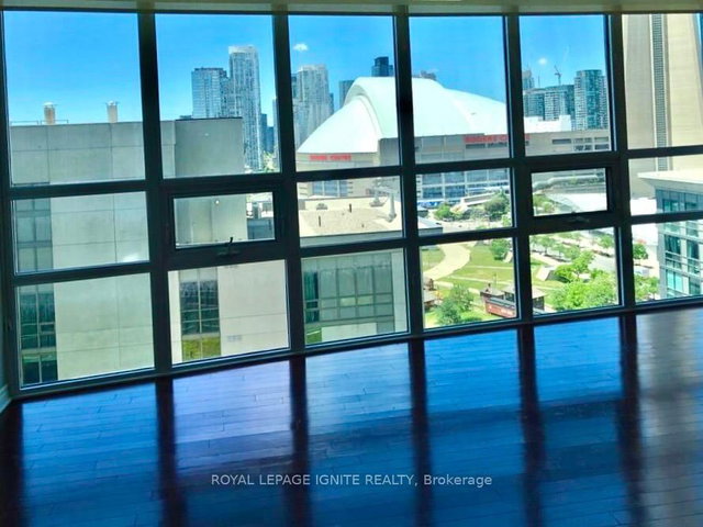 2202 - 19 Grand Trunk Crescent