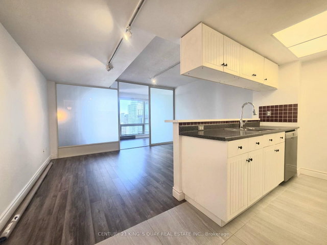 2513 - 1001 Bay Street