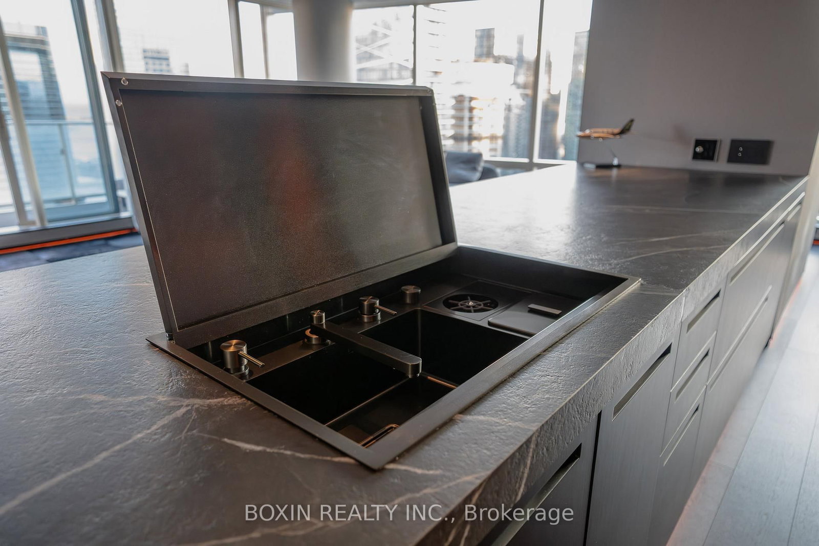 Condo for sale at 3301-180 University Avenue, Toronto, Ontario, M5H 0A2 - Waterfront Communities C1 - MLS: C12941988