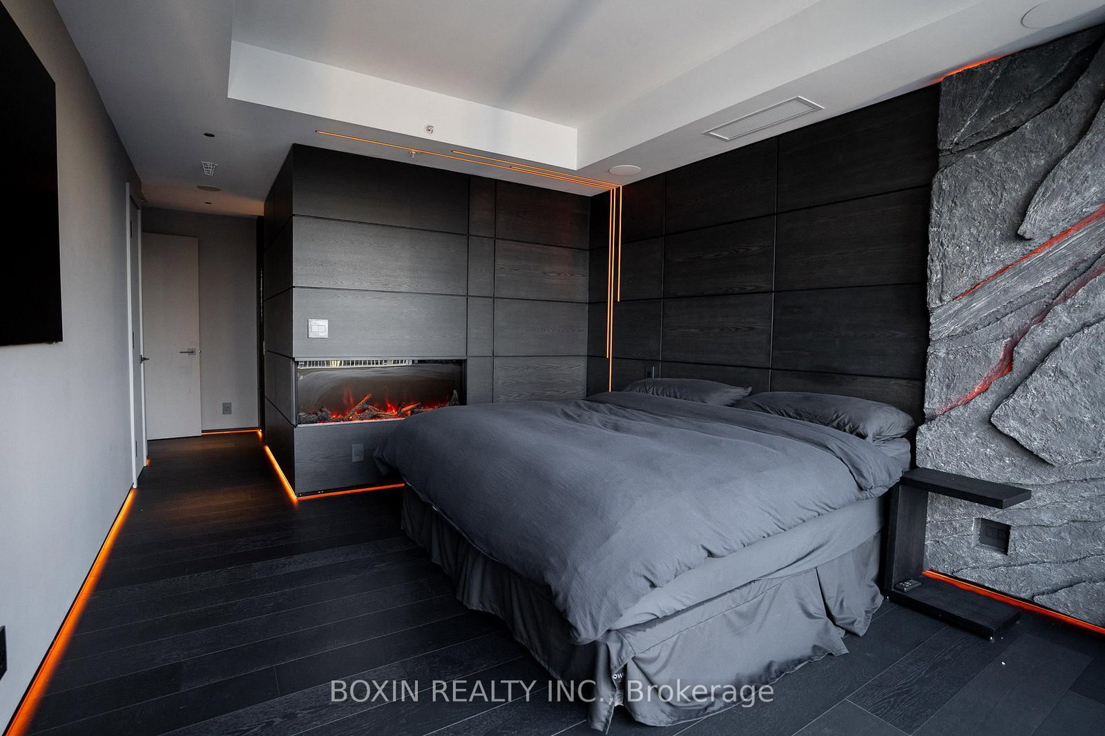 Condo for sale at 3301-180 University Avenue, Toronto, Ontario, M5H 0A2 - Waterfront Communities C1 - MLS: C12941988