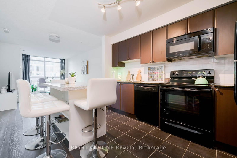 827 - 525 Wilson Ave, Toronto, M3H 0A7 | Image 3