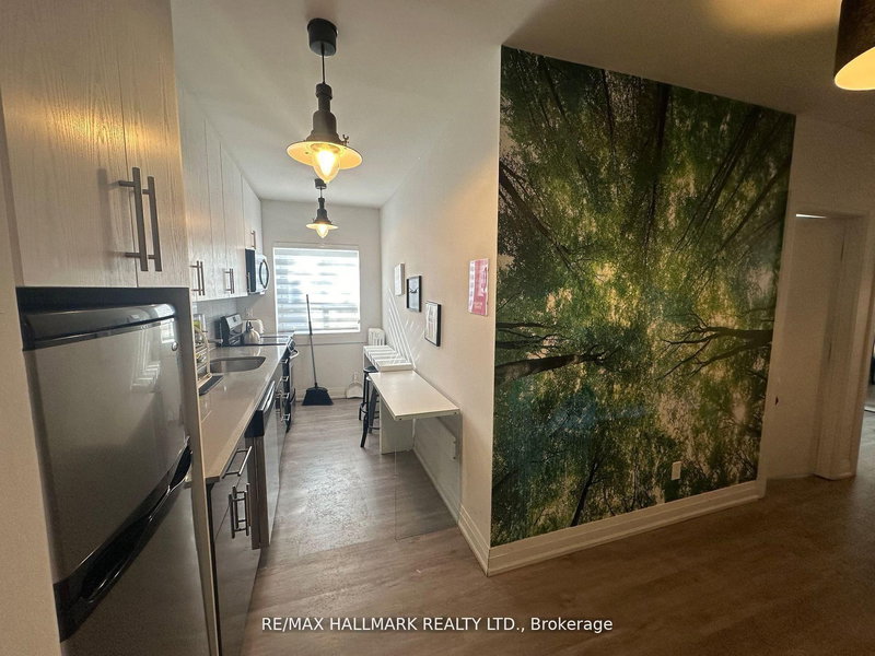 home for lease on 5-595 St Clair Avenue W