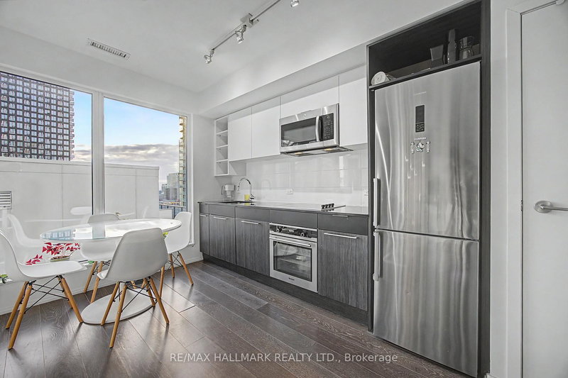 home for lease on 1701-68 Shuter Street