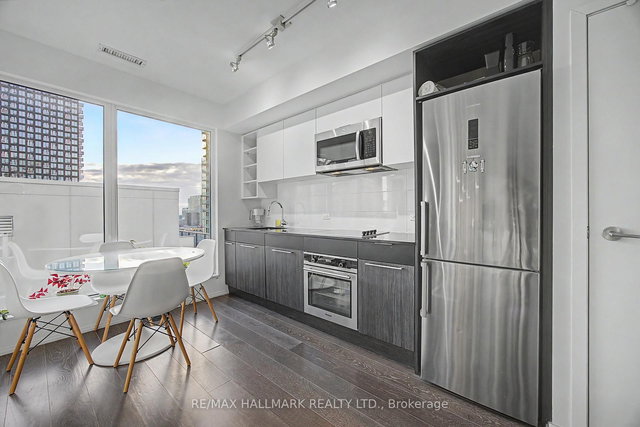 1701 - 68 Shuter Street