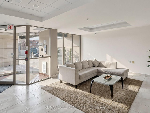 711 - 920 Sheppard Avenue W