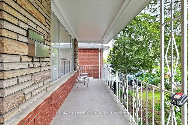 Upper - 23 Chalet Rd, Toronto, M2J 3V3 | Image 2