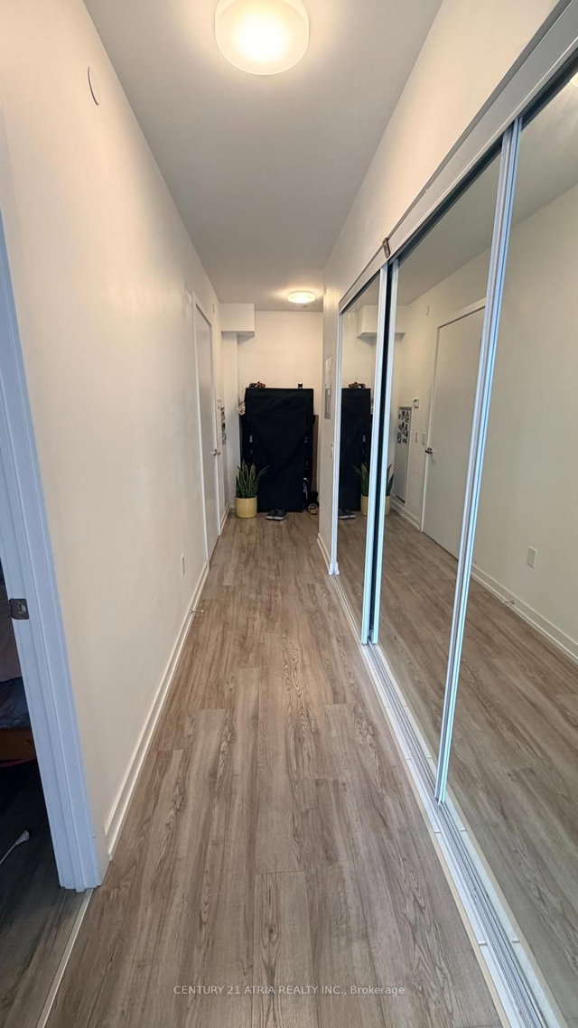 1601 - 77 Shuter Street