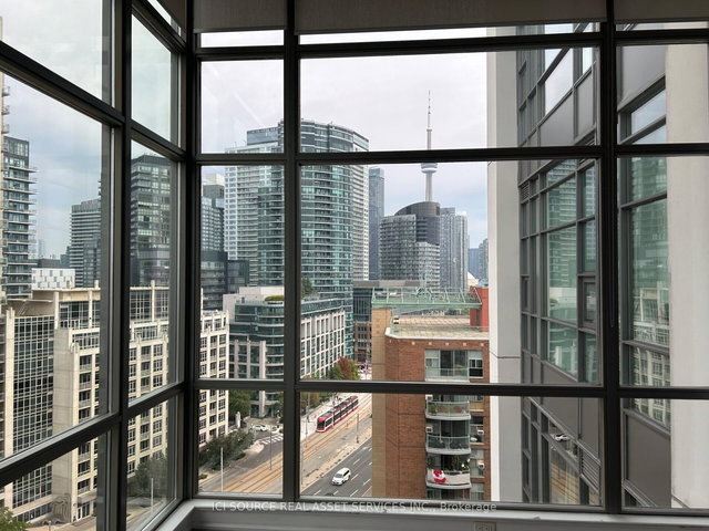 1017 - 637 Lake Shore Boulevard W