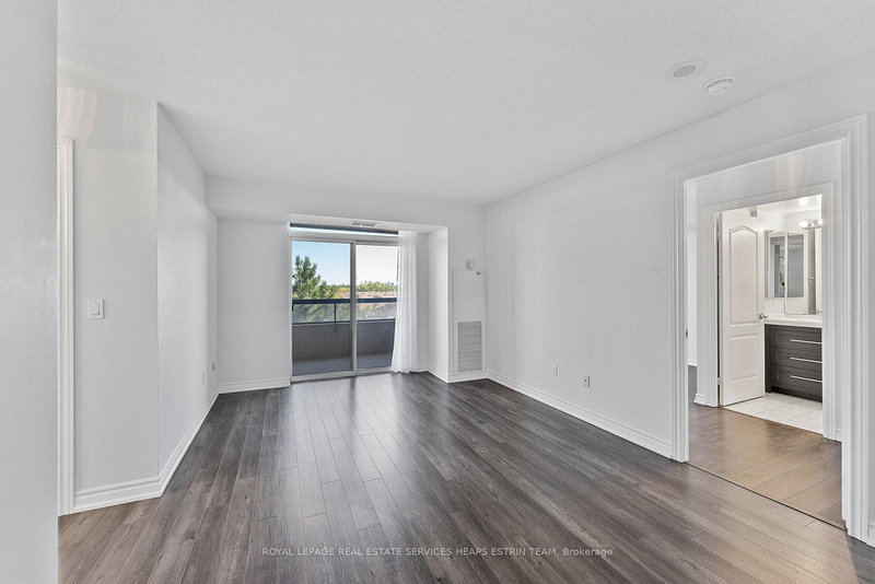 home for lease on 818-18 Sommerset Way