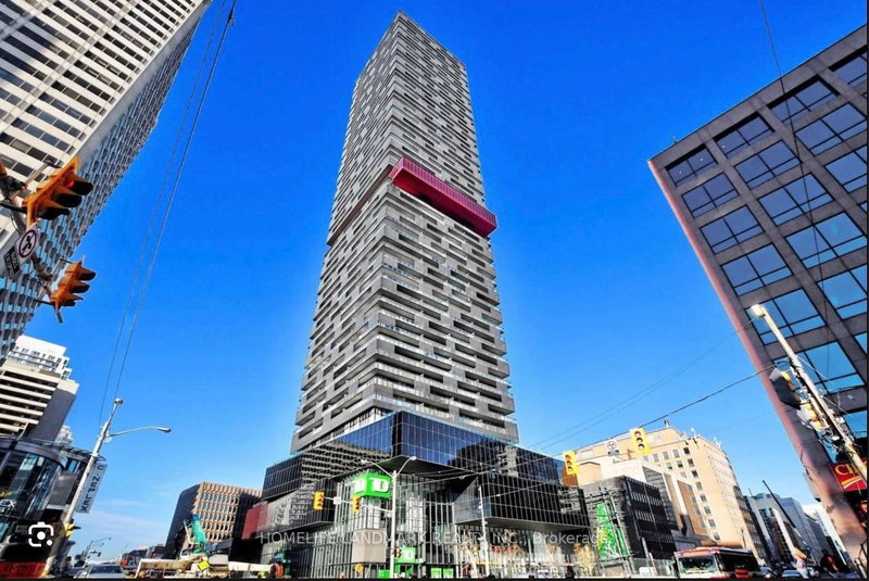 home for lease on 1912-8 Eglinton Avenue E