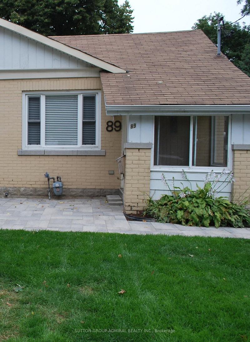 89 Rumsey Rd, Toronto, M4G 1P1 | Image 2