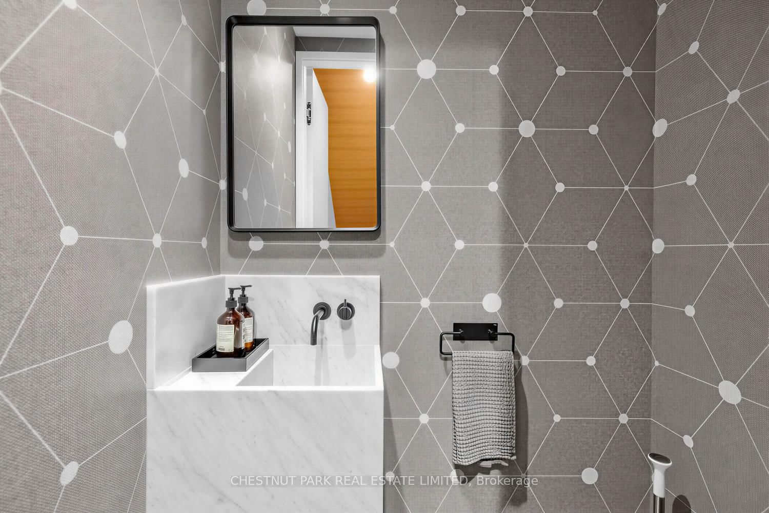 Detached House for sale at 55 Farnham Avenue, Toronto, Ontario, M4V 1H6 - Yonge-St. Clair - MLS: C12943972