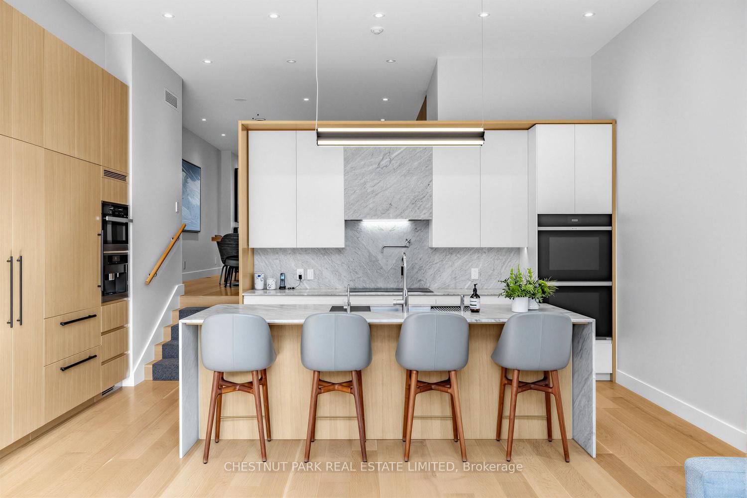 Detached House for sale at 55 Farnham Avenue, Toronto, Ontario, M4V 1H6 - Yonge-St. Clair - MLS: C12943972