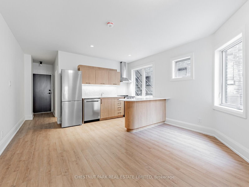 home for lease on 3-2528 Yonge Street