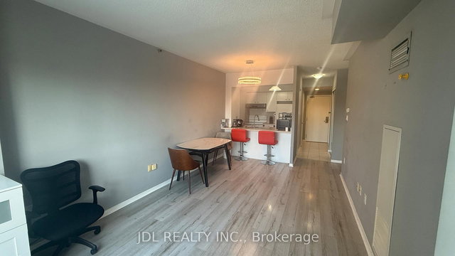 1610 - 887 Bay Street