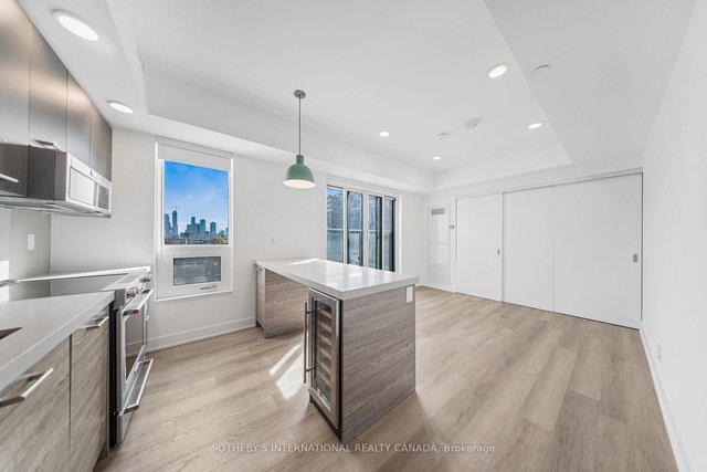 806 - 484 Spadina Avenue