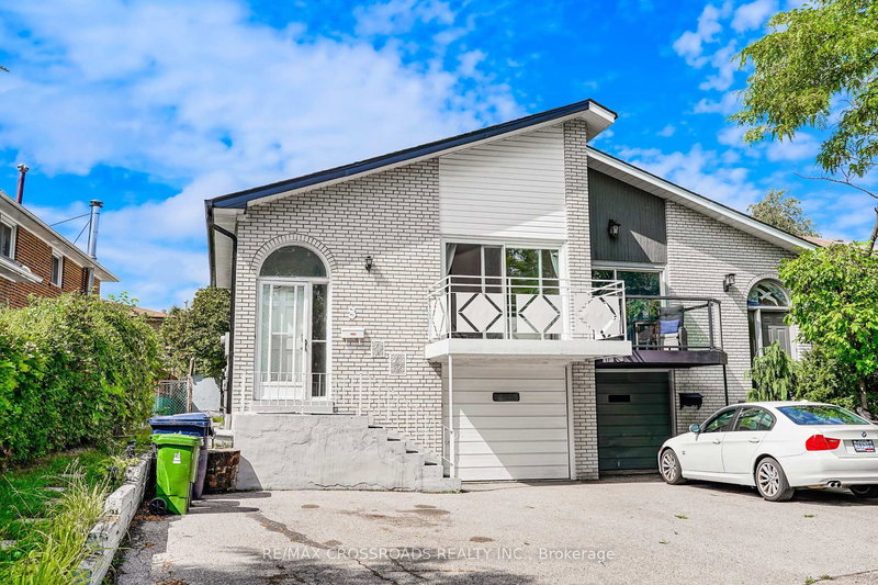 8 Topaz Gate, Toronto, M2M 2Z7 | Image 2