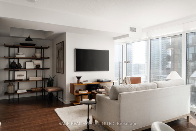 1607 - 72 Esther Shiner Boulevard