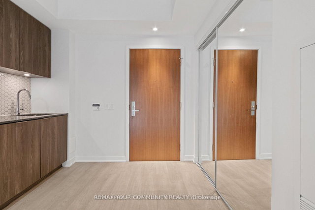 222 - 15 Queens Quay E