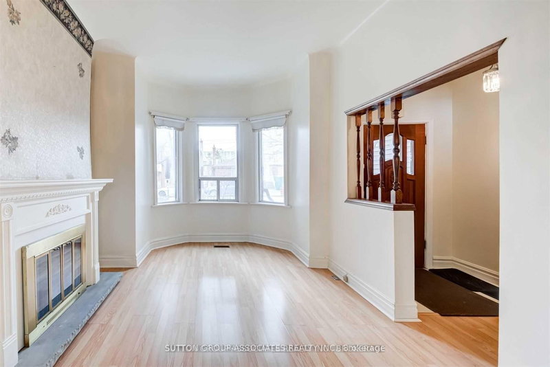 491 Roxton Rd, Toronto, M6G 3R5 | Image 2