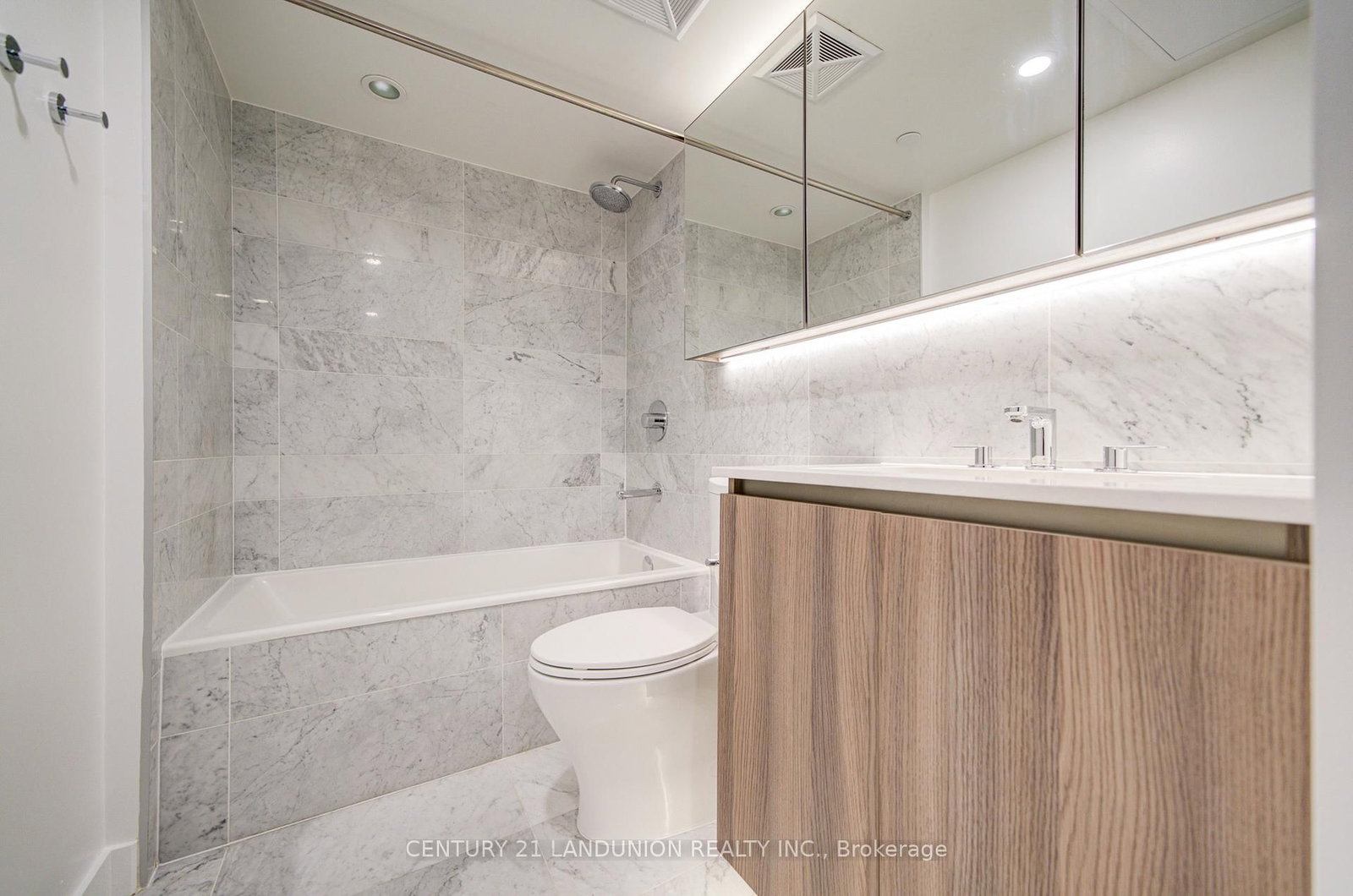 Condo for sale at 2102-19 Bathurst Street, Toronto, Ontario, M5V 0N2 - Waterfront Communities C1 - MLS: C12945738