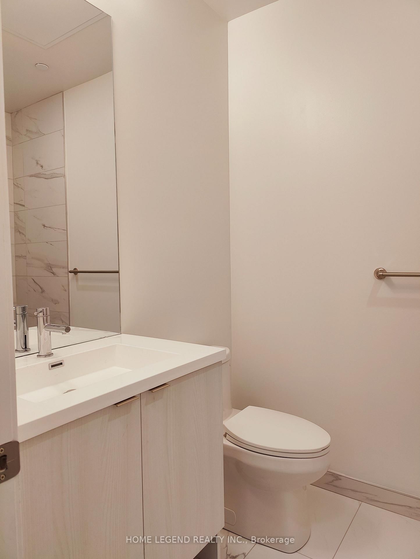 138 Downes Street, Unit 4012 - Photo 4