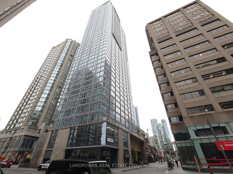 home for lease on 1002-188 Cumberland Street