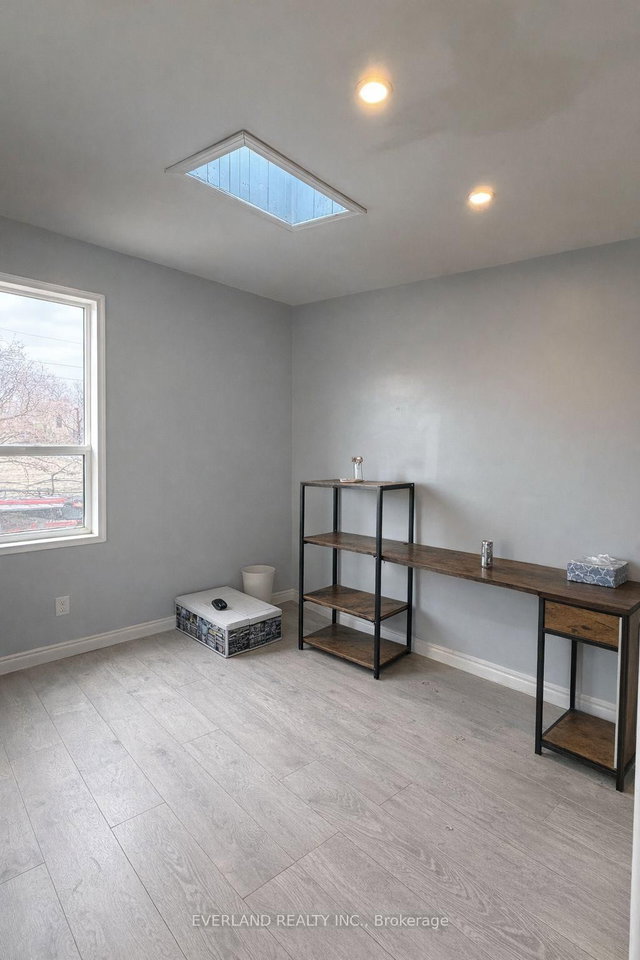 4 - 850 Bathurst Street