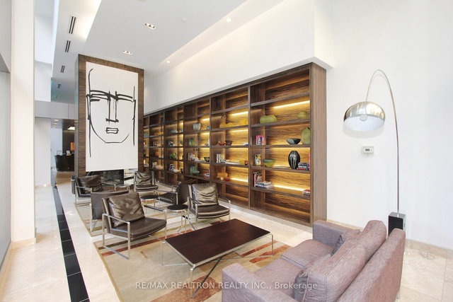 3305 - 38 Grenville Street