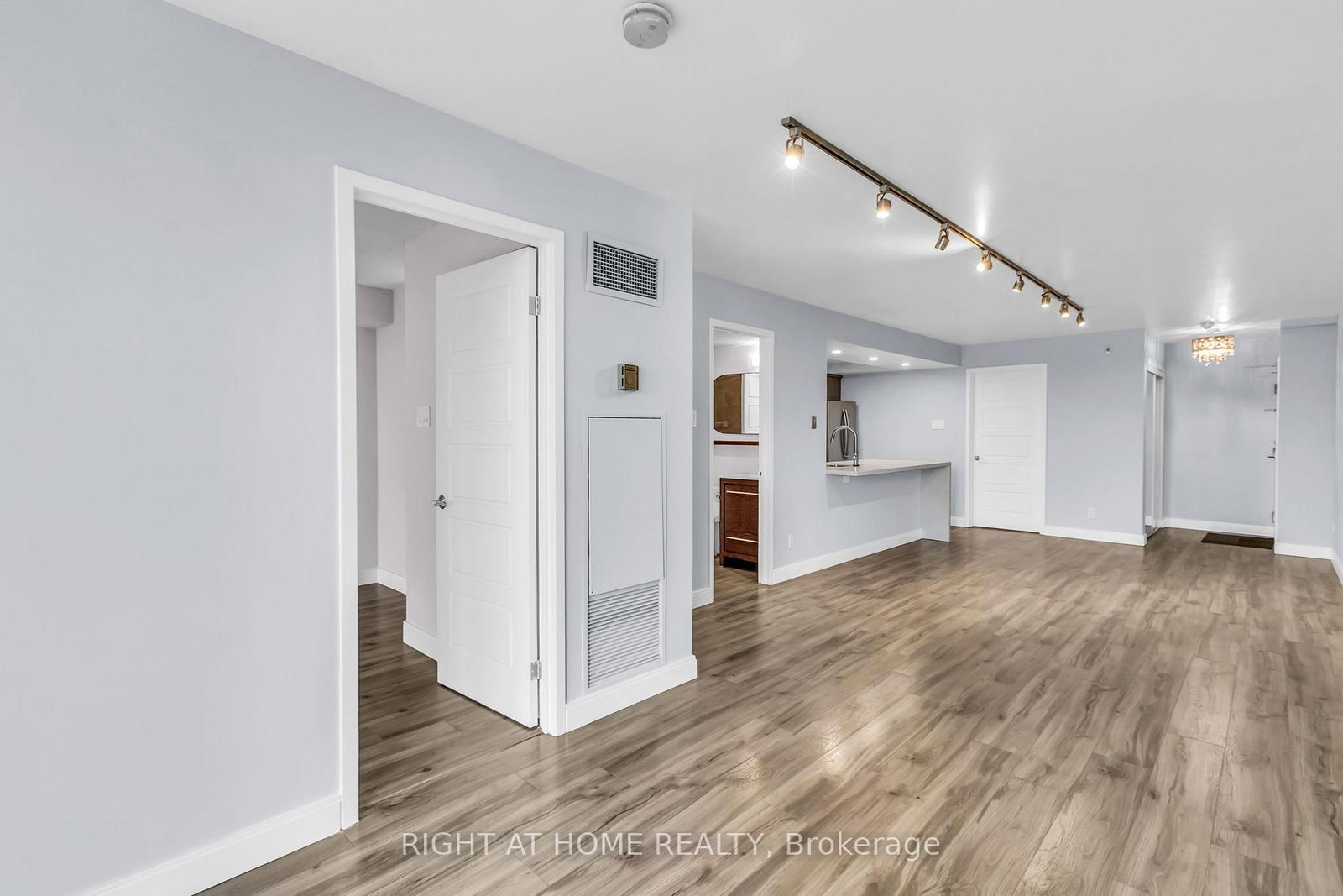 Condo for sale at 406-356 Mcrae Drive, Toronto, Ontario, M4G 4G4 - Leaside - MLS: C12948506