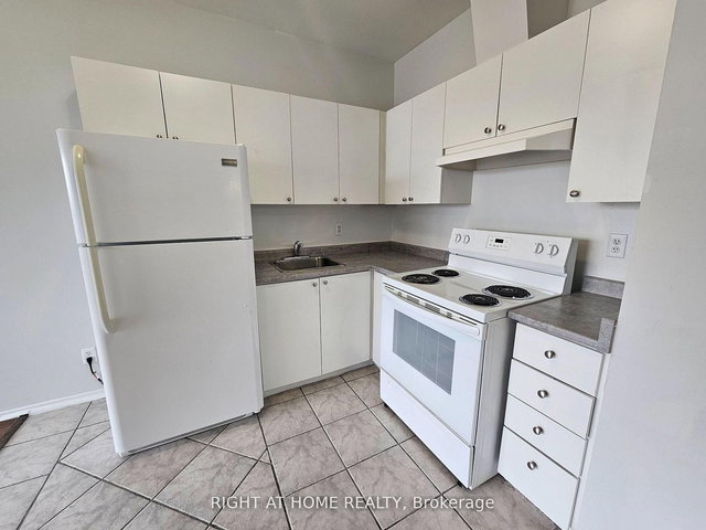 302 - 1801 Eglinton Avenue W