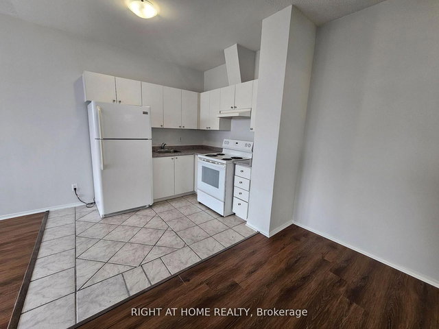 302 - 1801 Eglinton Avenue W