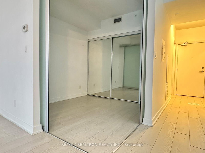 516 - 20 Bruyeres Mews, Toronto, M5V 0G8 | Image 3