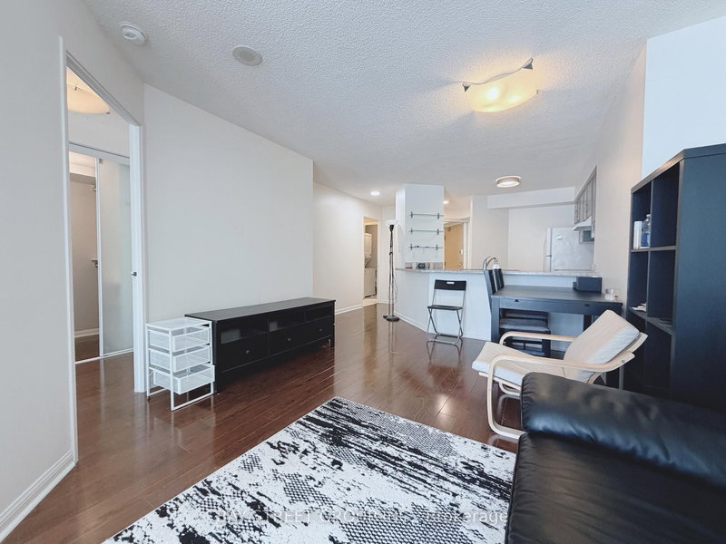 home for lease on 216-24 Wellesley Street W