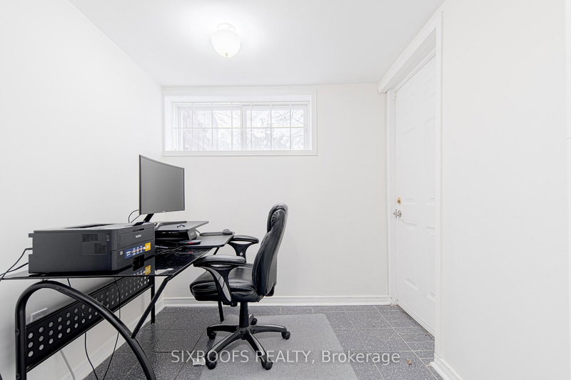 Lower - 332 Homewood Ave, Toronto, M2R 2N8 | Image 2